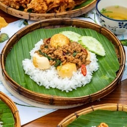 ผัดกะเพราเต้าหู้ไข่ size-S