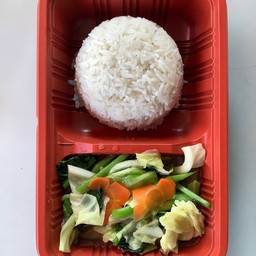 ผัดผักรวมน้ำมันหอย-ราดข้าว