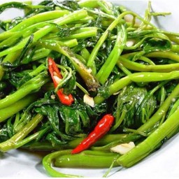 ผัดผักบุ้งไฟแดงราดข้าว