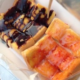 ข้าวยำไก่เเซ่บ/ข้าวไก่ทอดซอสน้ำปลา