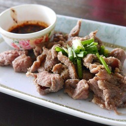 ลวกจิ้มเนื้อน่องลายแจ่วขม แจ่วเปรี้ยว