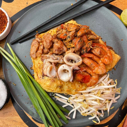 Pad Thai With Seafood Wrap (Shrimp + Squid + Shellfish)