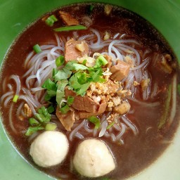 ใยขวัญ ก๋วยเตี๋ยว หมู เนื้อ น้ำตก น้ำเเดง