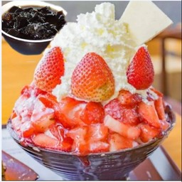 1  บิงซูสตอเบอรี่ ท๊อปปิ้งฟรีคะ, 1 เฉาก๊วย ลอยแก้ว