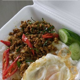 ข้าวคั่วกลิ้งหมูสับไข่ดาว
