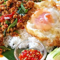 อาหารตามสั่งมงคลเศรษฐี  กะเพราพริกแห้ง