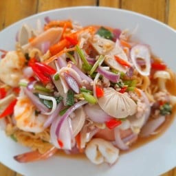 ยำพี่แนน & ข้าวฟิวชั่น  การบิน ซีเจหน้าโรงเรียนการบิน (วัดโพธิ์งาม)