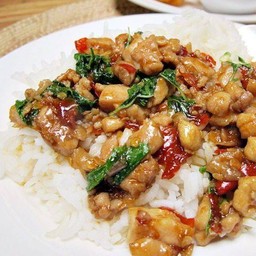 [อร่อยซ่ากับโค้ก] ข้าวกระเพราไก่ +  โค้ก ออริจินัล (ขวด)