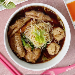 ก๋วยเตี๋ยวไก่ตุ๋น + เนื้อตุ๋น