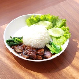 ข้าวหน้าเนื้อตุ๋น