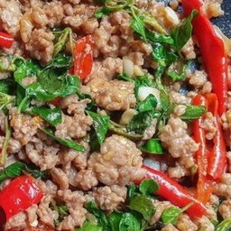 กระเพราเนื้อ เป็นกับข้าว