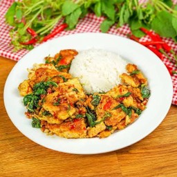 ผัดกะเพราไข่เจียว ราดข้าว