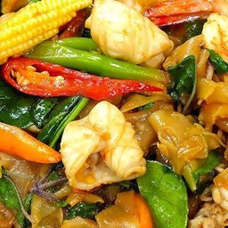 ผัดขี้เมาเส้นใหญ่  นุ้มๆ🔥