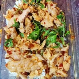 ผัดใบโหระพา ราดข้าว