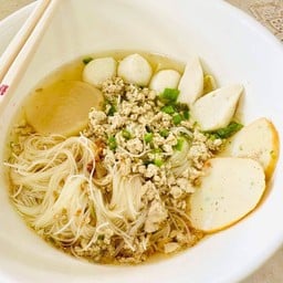 ครบรส ก๋วยเตี๋ยวเรือ-เย็นตาโฟ ในปั๊ม ปตท.(วงเวียนหลัง มอ.)