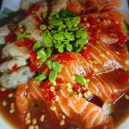 ยำปลาส้มหอยนางรมปลาร้า