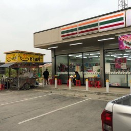 ชายสี่บะหมี่เกี๊ยวหน้าเซเว่นบางพร้าวศรีเสถียร ซอยไร่ขิง18