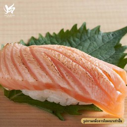 Salmon Aburi Sushi ข้าวปั้นหน้าปลาแซลมอนเบิร์นไฟ
