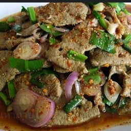ข้าวมันไก่ เจ๊ฝน / กะเพราหมูกรอบ