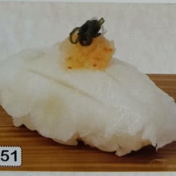 651.Engawa nigiri (1pcs) ข้าวปั้นหน้าครีบปลาตาเดียว