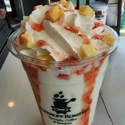 Guzzjung Strawberry Cheesecake Frappe