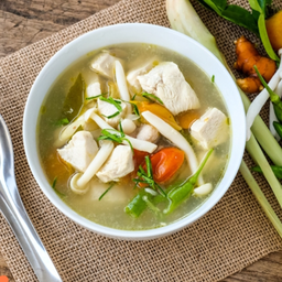 โป๊ะแตกไก่น้ำใส