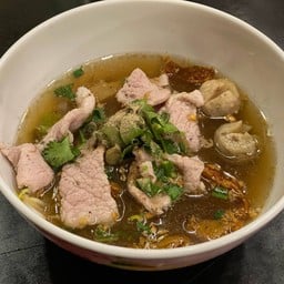 ลวกเส้น ก๋วยเตี๋ยวหมู-เนื้อลาดกระบัง By.โอเล่ย์ แยกสุวรรณภูมิ
