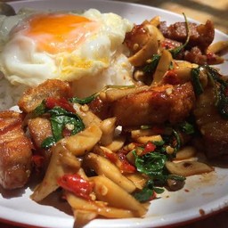 ข้าวกระเพราเห็ดอรินจิ❤