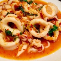 ผัดกระเพราปลาหมึก