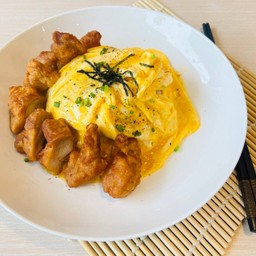 ข้าวญี่ปุ่นไข่ข้นไก่คาราเกะ