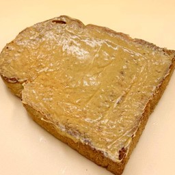 ขนมปังปิ้งเเยมเนยถั่ว