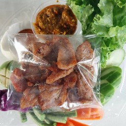 ข้าวน้ำพริกมันปูม้า,หมูทอด