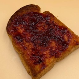 ขนมปังปิ้ง แยมสตอเบอรี่