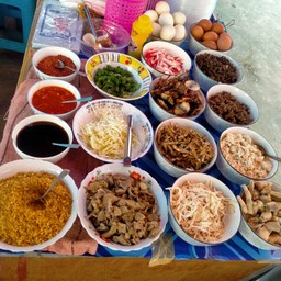 ข้าวต้มทรงเครื่อง ตลาดกรีน