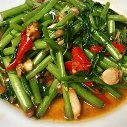 ผักบุ้งไฟเเดง(กับข้าว)