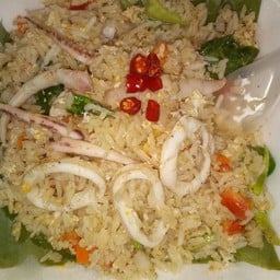 ข้าวผัดปลาหมึก