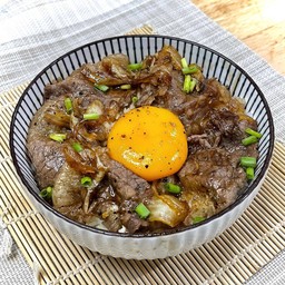 ข้าวหน้าเนื้อวากิวญี่ปุ่น + ไข่ดองซีอิ้ว 250 กรัม ฟรีไชเท้าดอง