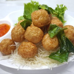 ลูกชิ้นหมึกสิงคโปร์ทอด