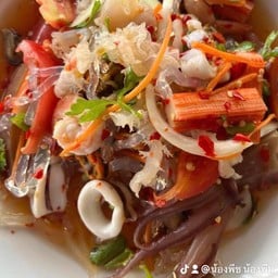 เส้นแก้วรวมมิตรทะเล (กุ้ง+หมึกกรอบ+ปูอัด+ไส้กรอก+หมูยอ)