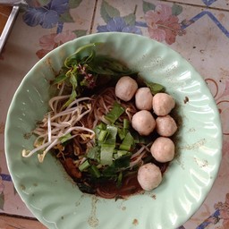 ก๋วยเตี๋ยว ลูกชิ้นหมู