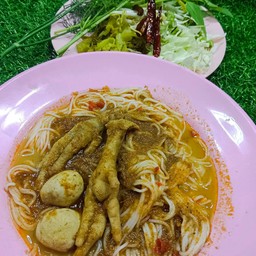 ขนมจีนน้ำยาผสมขาไก่+ลูกชิ้น
