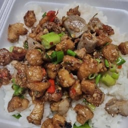 กากหมูคั่วพริกเกลือ ราดข้าว