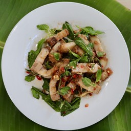 กะเพราหมูกรอบ(กับข้าว)