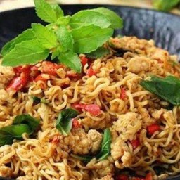 มาม่าผัดกะเพรา