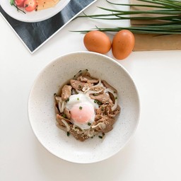 ข้าวหน้าหมูผัดซอสญี่ปุ่น