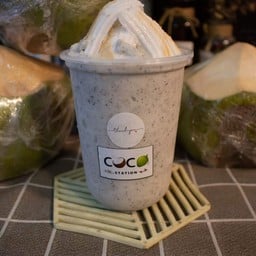 Coco Station มะพร้าวปั่นหน้ามะพร้าว By มิลค์เครป หน้าป้าย