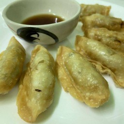 เกี๊ยวซ่าหมูทอด 8 ชิ้น