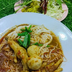 ขนมจีนน้ำยาป่าขาไก่+ลูกชิ้น