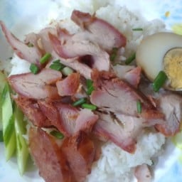 ข้าวหมูแดงไข่