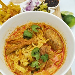 ข้าวซอยพร้อมน่องไก่มังสวิรัติ พิเศษ
